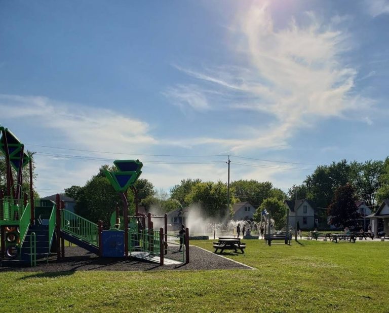 Anne Hathaway park stratford 1 768x617