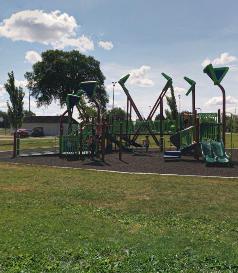 Anne Hathaway park stratford 2 768x882