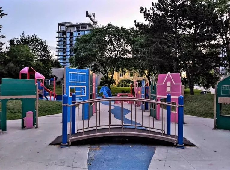 port credit memorial park mississauga 2 650093fcdcbe2 768x570