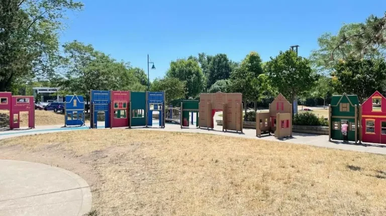 port credit memorial park mississauga 3 650093fbb4d21 768x429